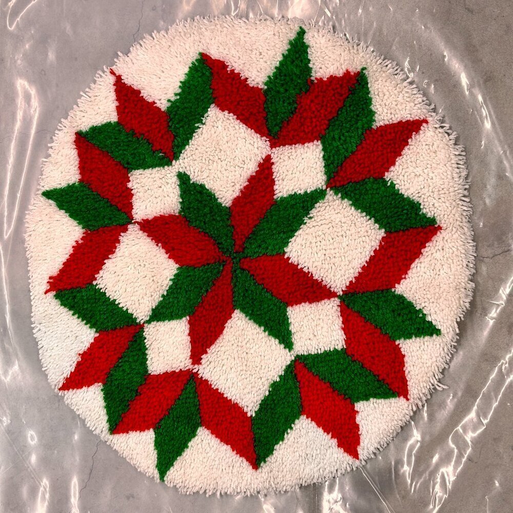 Geometric Star Tree Skirt Latch Hook Rug VTG Hook Yarn Rug Tree Skirt